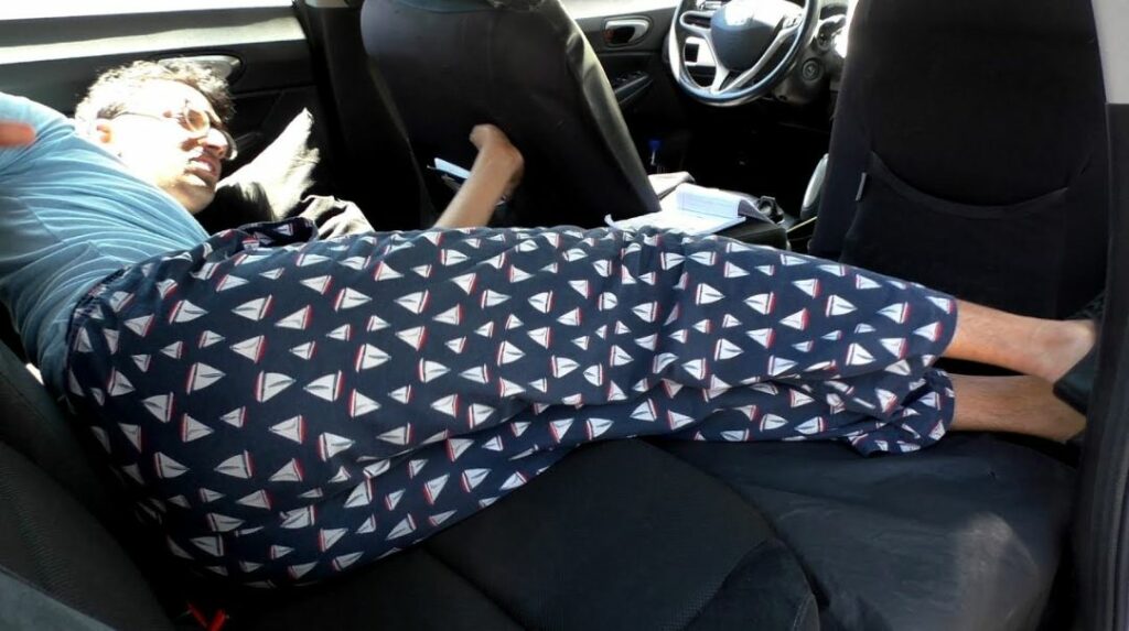 How to Sleep Comfortably in the Backseat of a car 