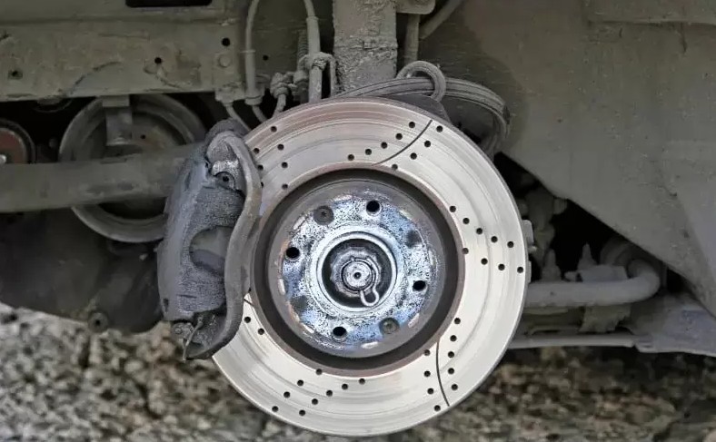 Can you drive with a loose caliper?