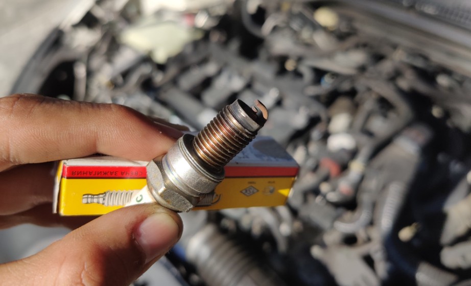 What is the use of spark plugs?